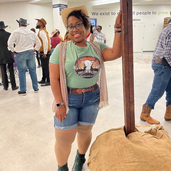 Meet your Posher, Latoya - Picture 6 of 9